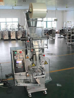 Máquina formadora, llenadora y selladora automática de paquetes de productos granulados