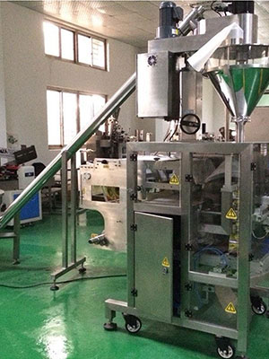 Máquina llenadora y selladora de polvos vertical